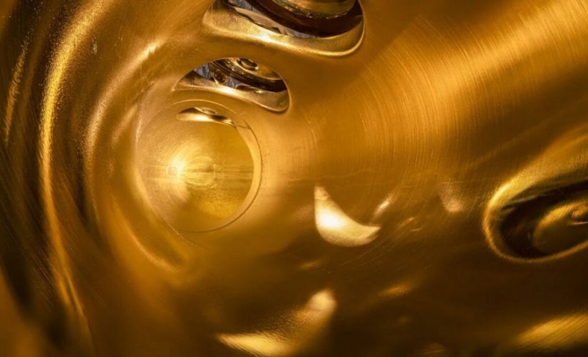 The Secrets of Musical Instruments Through the Lens of a Brilliant Photographer The Secrets of Musical Instruments Through the Lens of a Brilliant Photographer