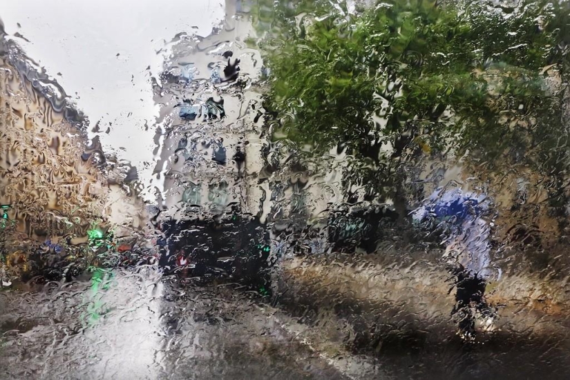 The sound of rain in photographs by Willy Roni
