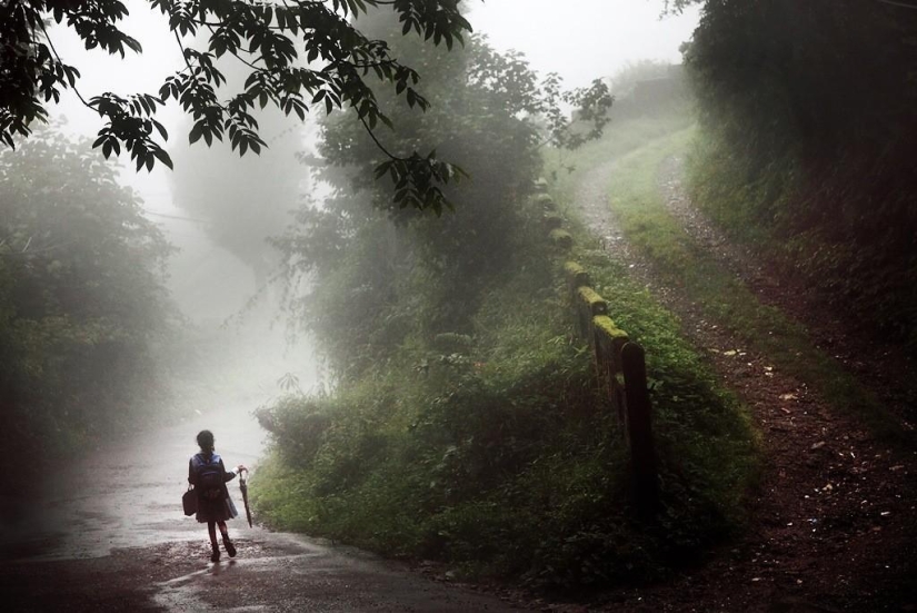 The sound of rain in photographs by Willy Roni