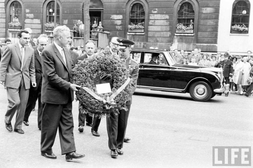 "The space is calling everyone! And call. How vechnyy Zov" (Yuri Gagarin) "The space is calling everyone! And call. How vechnyy Zov" (Yuri Gagarin)