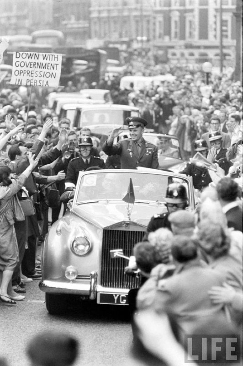 "The space is calling everyone! And call. How vechnyy Zov" (Yuri Gagarin) "The space is calling everyone! And call. How vechnyy Zov" (Yuri Gagarin)