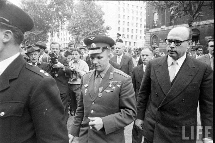 "The space is calling everyone! And call. How vechnyy Zov" (Yuri Gagarin) "The space is calling everyone! And call. How vechnyy Zov" (Yuri Gagarin)