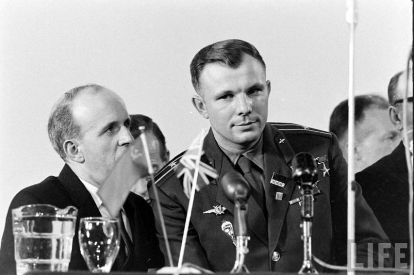 "The space is calling everyone! And call. How vechnyy Zov" (Yuri Gagarin) "The space is calling everyone! And call. How vechnyy Zov" (Yuri Gagarin)