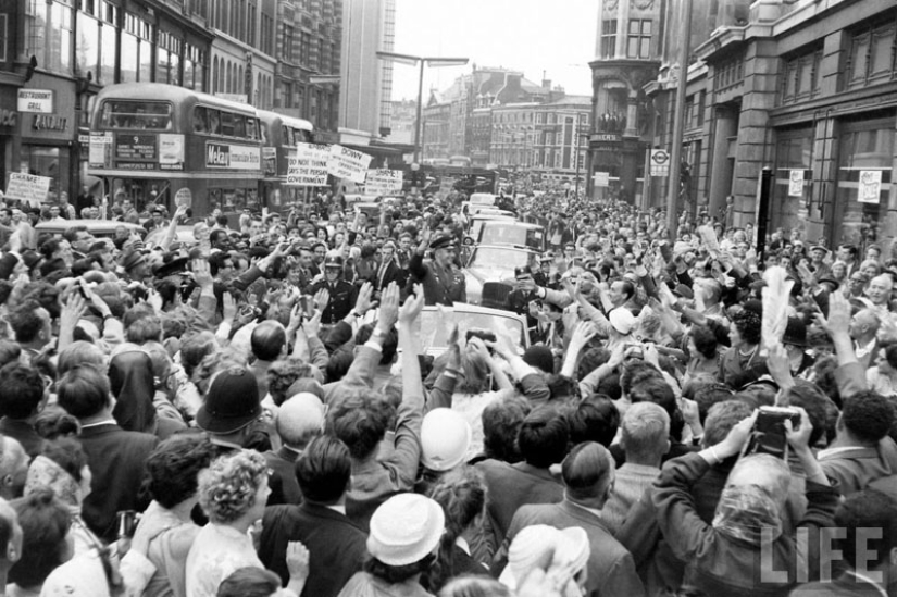 "The space is calling everyone! And call. How vechnyy Zov" (Yuri Gagarin) "The space is calling everyone! And call. How vechnyy Zov" (Yuri Gagarin)