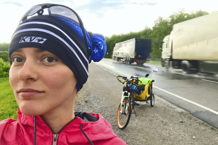 The story of Anna Smolina, who cycled across half the country with her dog