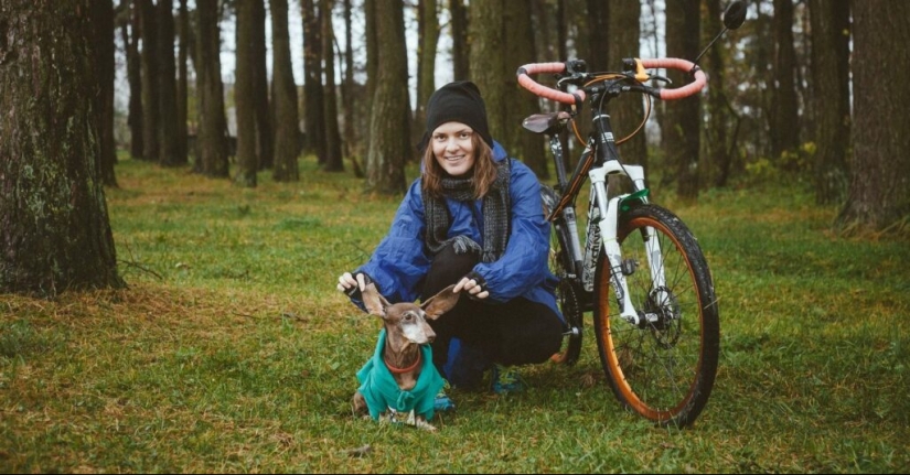 The story of Anna Smolina, who cycled across half the country with her dog
