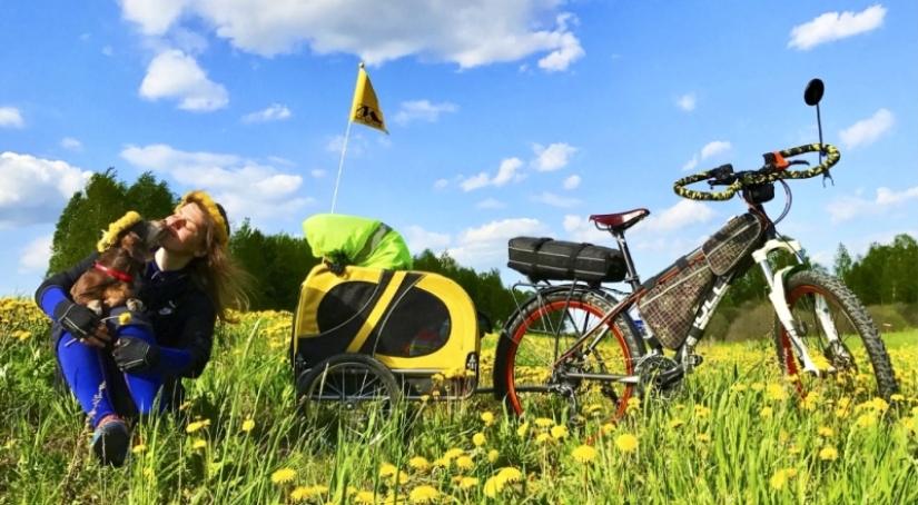 The story of Anna Smolina, who cycled across half the country with her dog