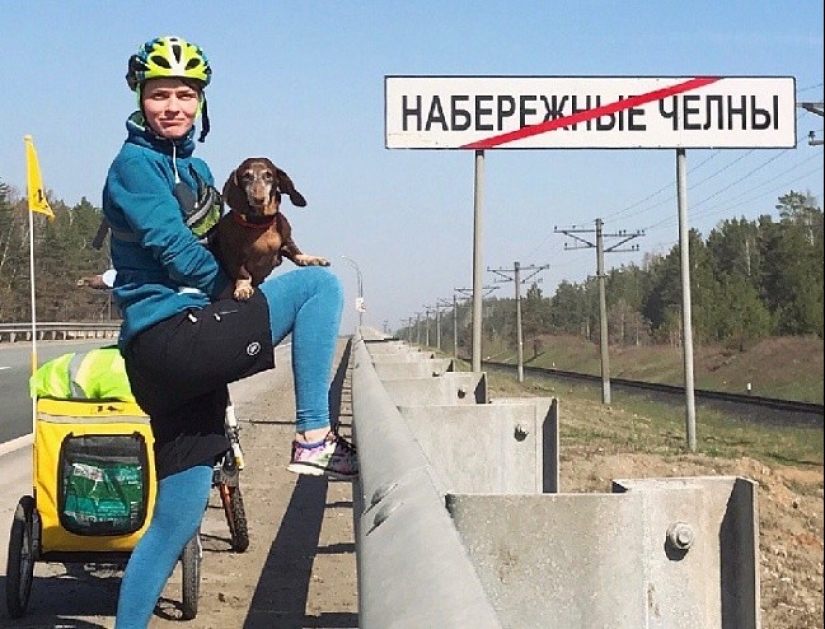 The story of Anna Smolina, who cycled across half the country with her dog