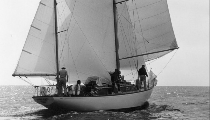 The story of Terry Jo Duperre — 11-year-old girl surviving in the open ocean The story of Terry Jo Duperre — 11-year-old girl surviving in the open ocean