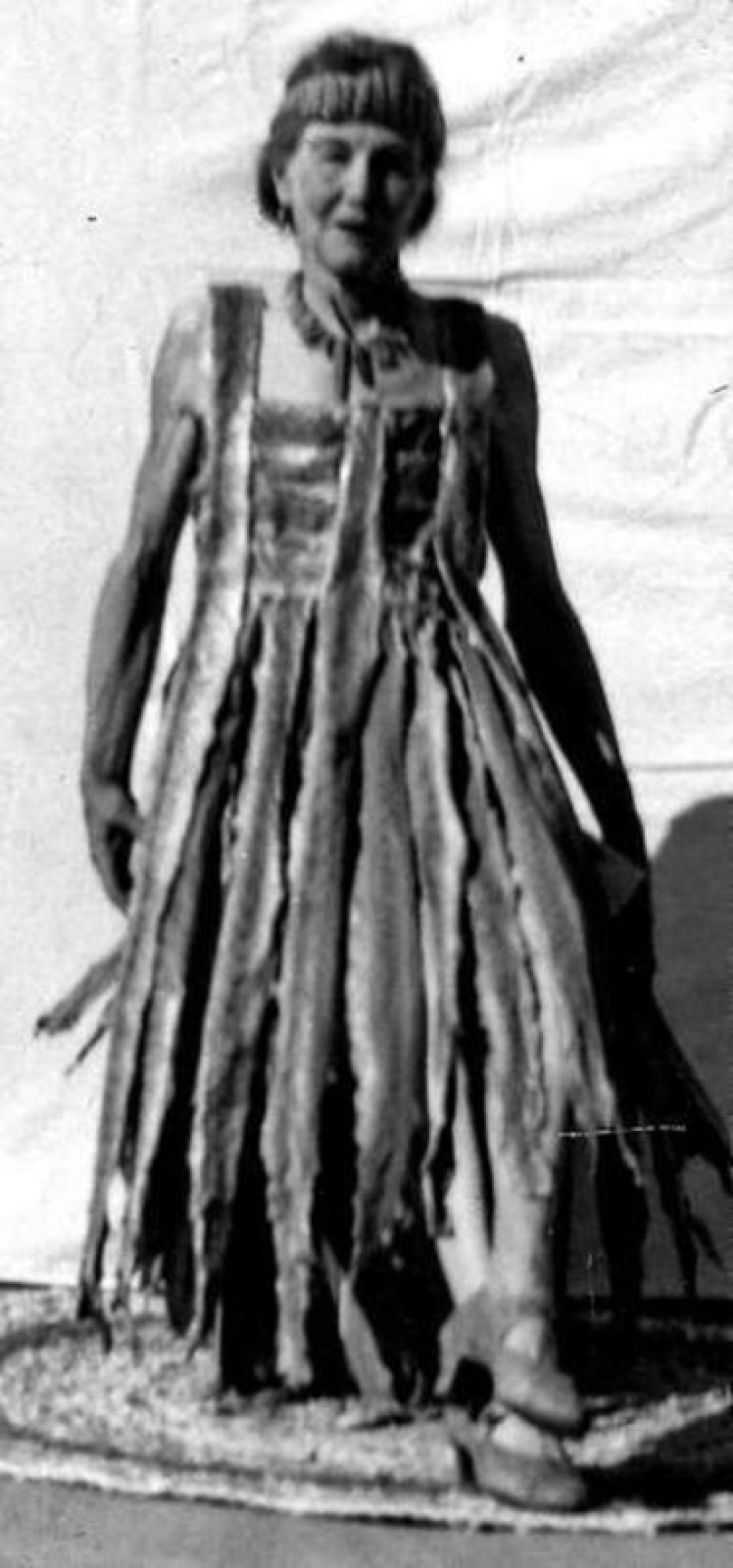The story of the brave Katherine Sloterback, who killed 140 rattlesnakes and made a dress out of them The story of the brave Katherine Sloterback, who killed 140 rattlesnakes and made a dress out of them
