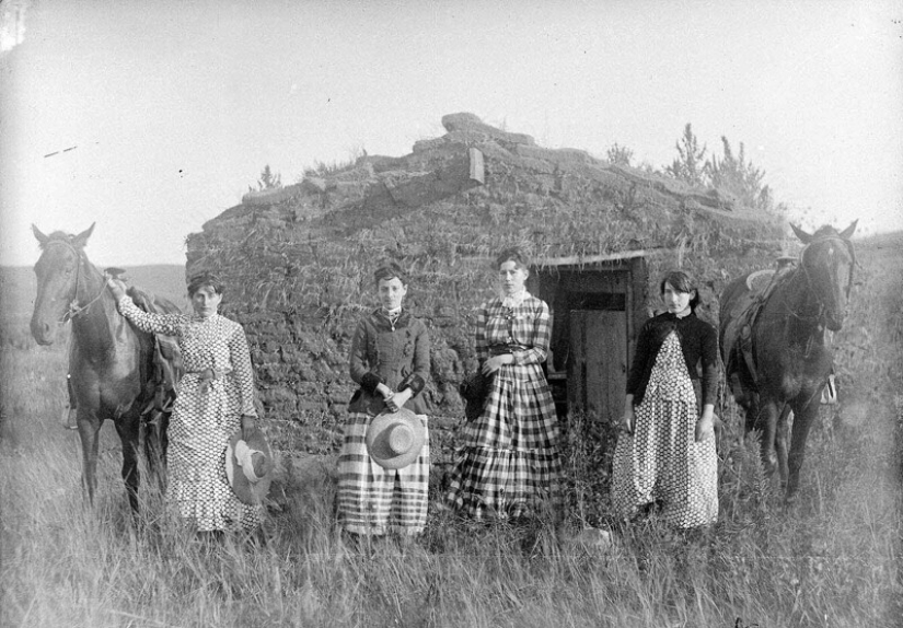 The Story of the First Texas Female Cowboys