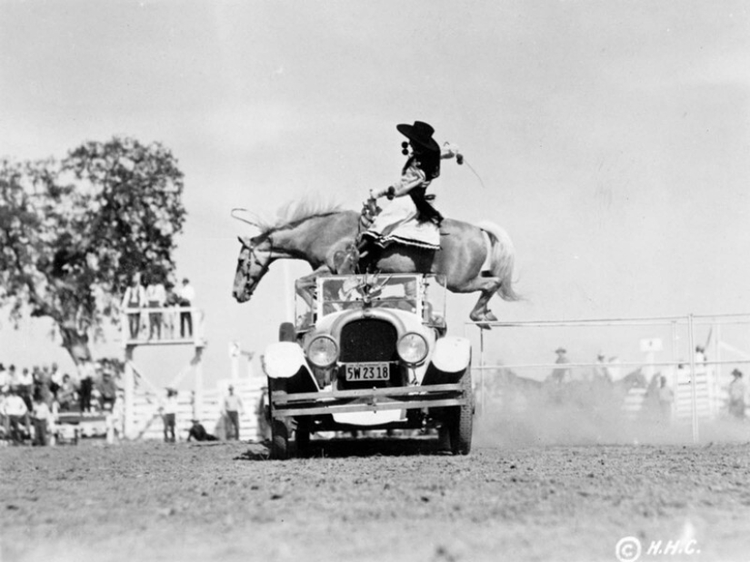 The Story of the First Texas Female Cowboys