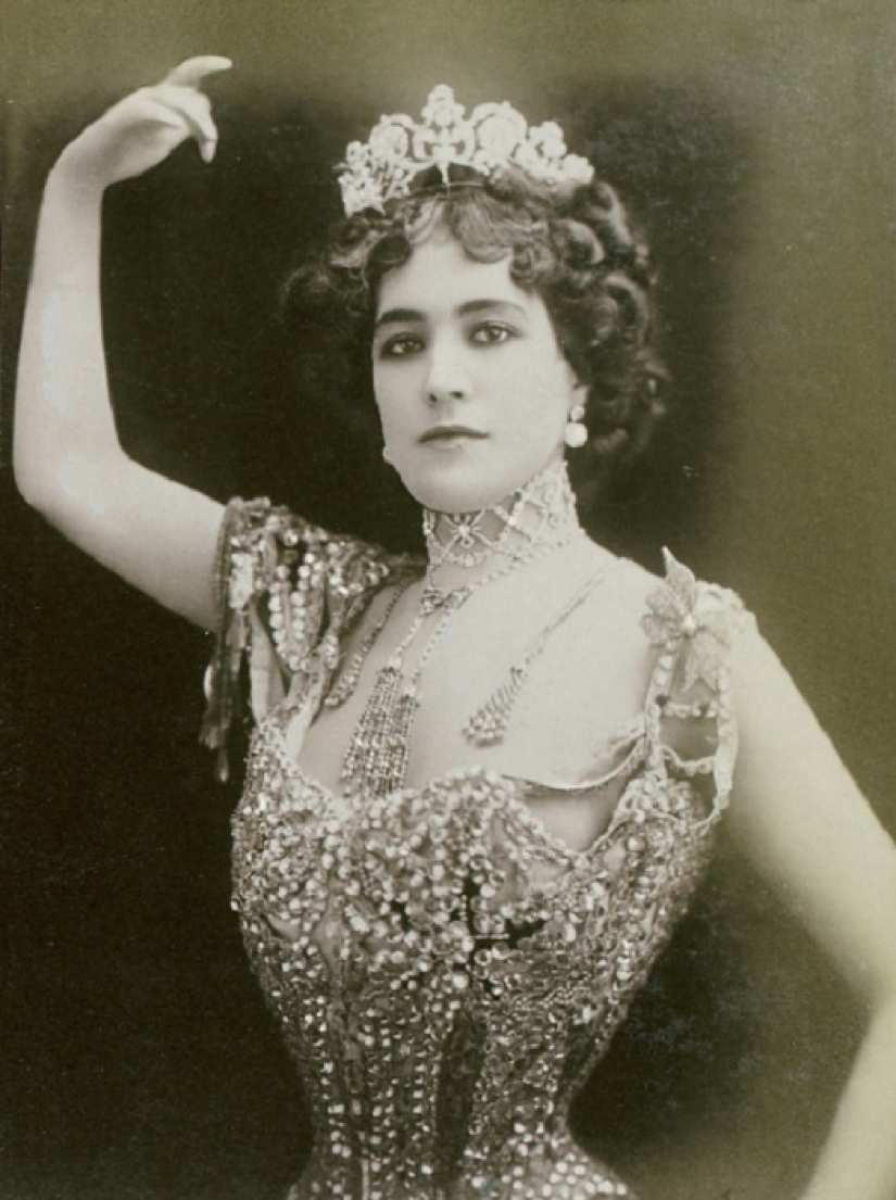 The Story of the Motionless Circus Performer Medusa Van Allen, Nicknamed "Little Miss Sunshine" The Story of the Motionless Circus Performer Medusa Van Allen, Nicknamed "Little Miss Sunshine"