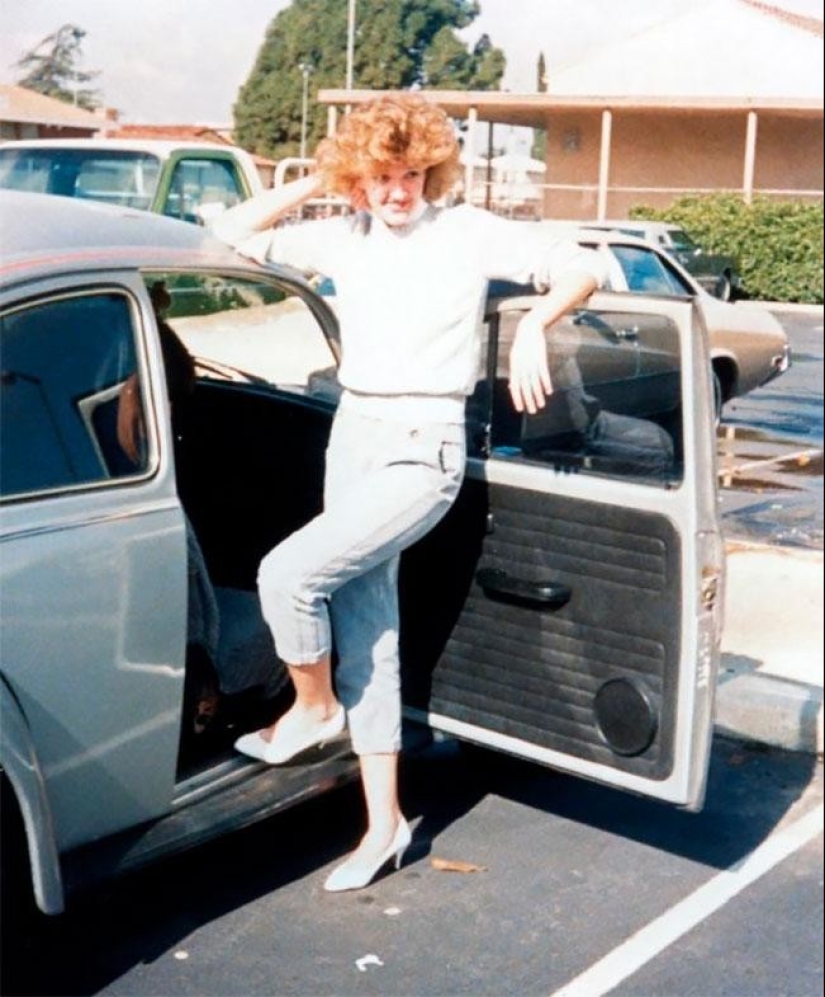 The style of the 80s and 90s in the bright photos of fashionistas of those years