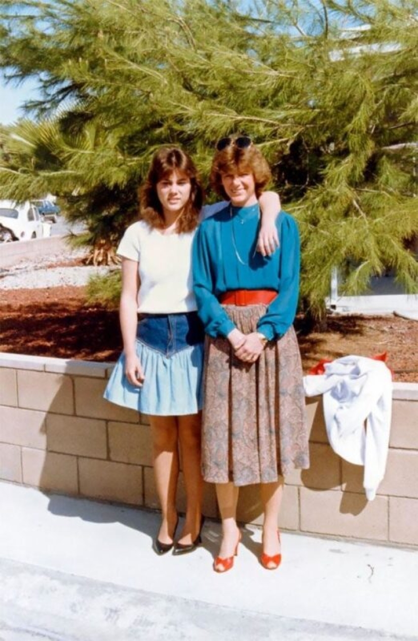 The style of the 80s and 90s in the bright photos of fashionistas of those years
