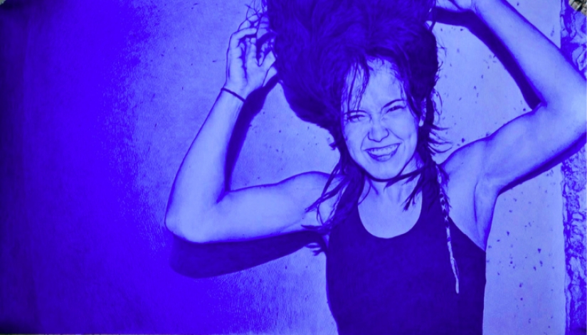 The superiority of blue: a young man writes fascinating pictures with a ballpoint pen The superiority of blue: a young man writes fascinating pictures with a ballpoint pen