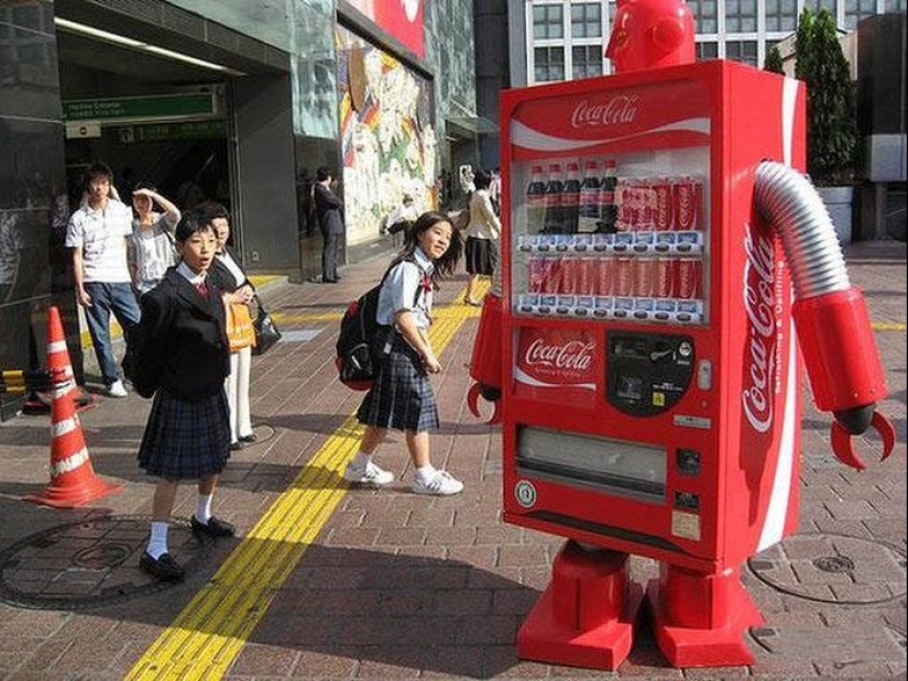 The usual shots from life in Japan, from which a European's eyes will pop out of his head