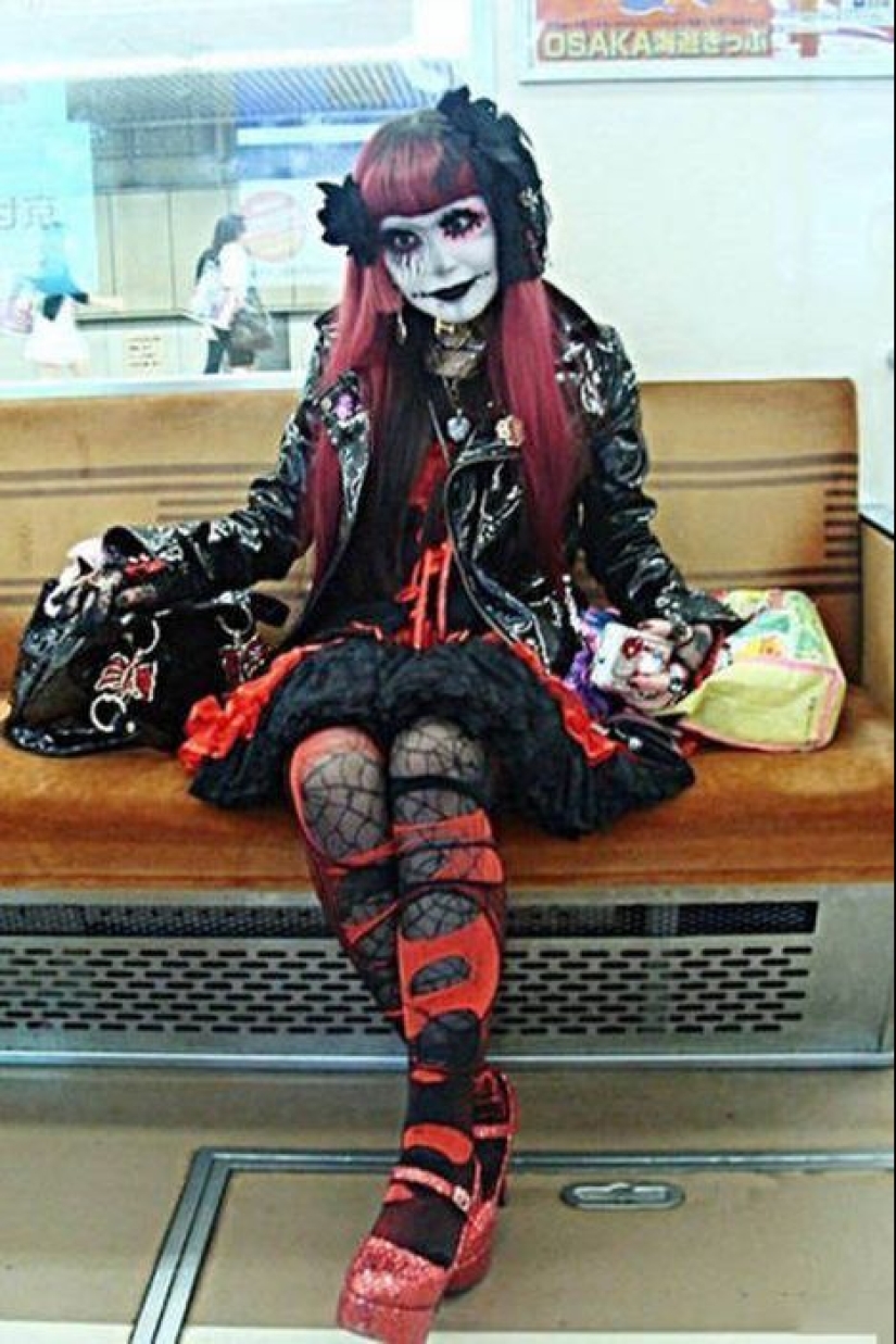 The usual shots from life in Japan, from which a European's eyes will pop out of his head