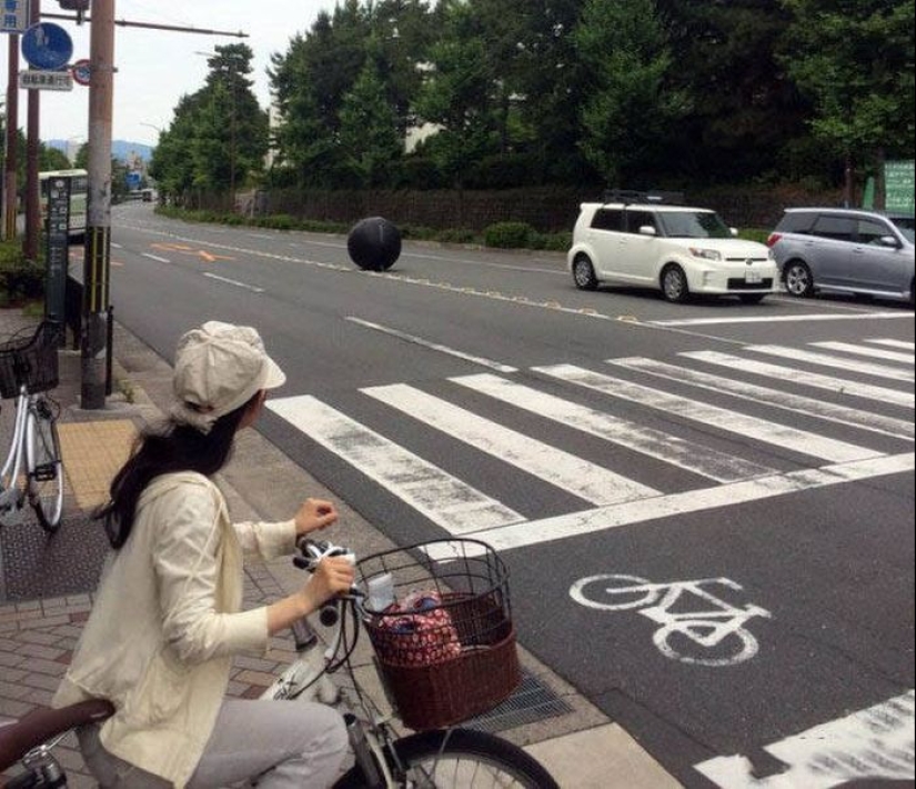 The usual shots from life in Japan, from which a European's eyes will pop out of his head