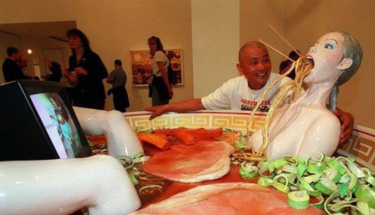 The usual shots from life in Japan, from which a European's eyes will pop out of his head