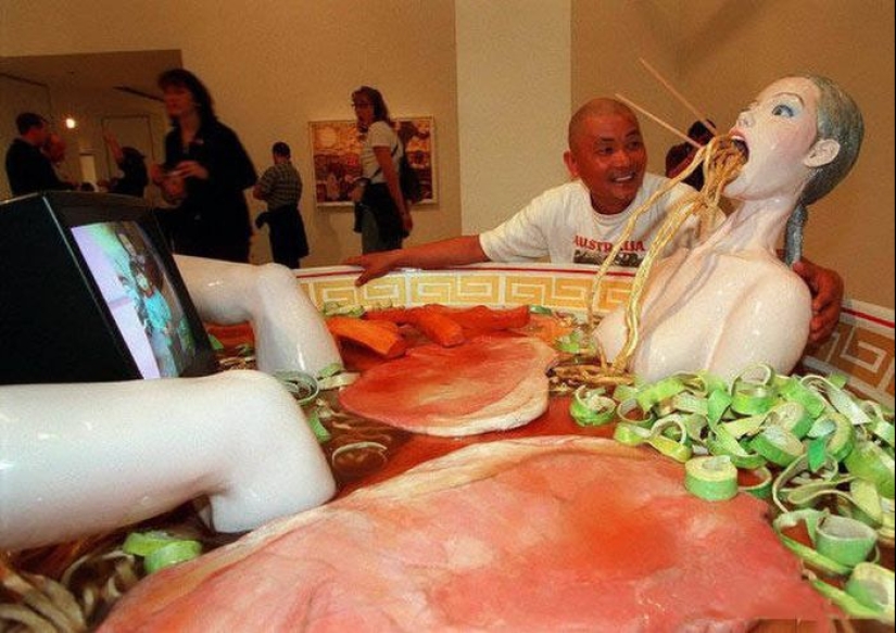 The usual shots from life in Japan, from which a European's eyes will pop out of his head