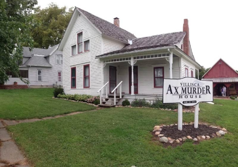 The Villisca Murders: The Horrific Story of a House with Eight Dead Bodies and a Crazy Pastor