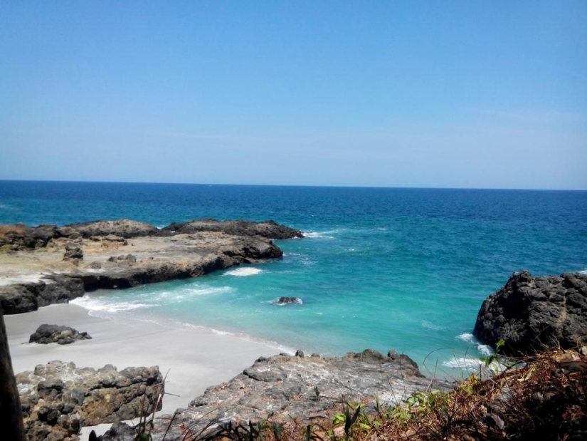 The woman built in the middle of the jungle house is made of concrete and dishwashing detergent