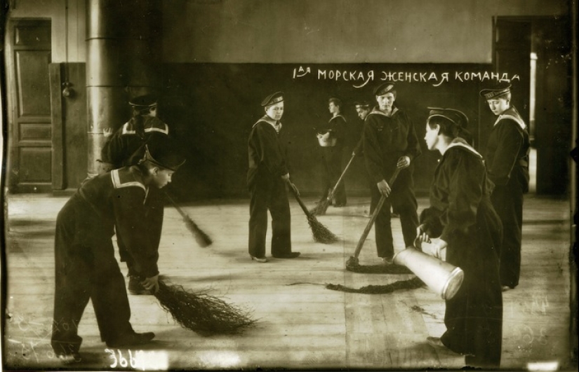 "The woman in the sea – team grief!", or the hard life of the first female sailors of Russia "The woman in the sea – team grief!", or the hard life of the first female sailors of Russia