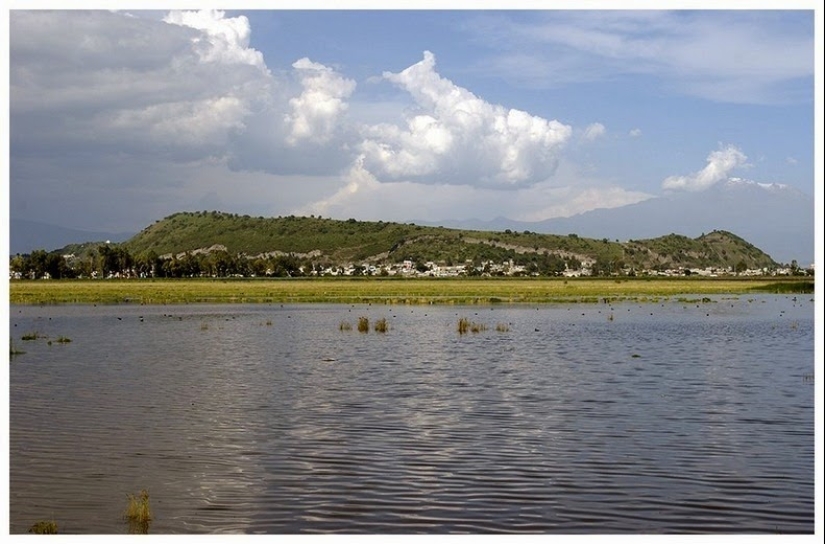 The Xico Crater is a grandiose natural wonder on the outskirts of Mexico City