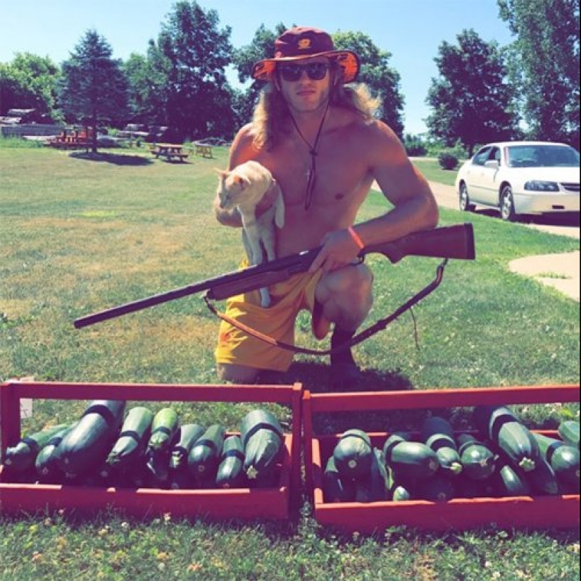 There is a hunt for carrots, or Gardeners with their glorious trophies