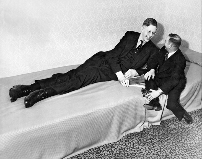 There is a video that shows how big was Robert Wadlow — the tallest man in history There is a video that shows how big was Robert Wadlow — the tallest man in history