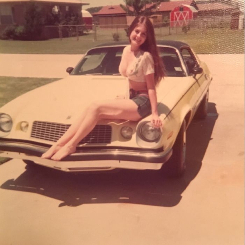 “There were people in our time”: retrophotos of parents who are cooler than their children