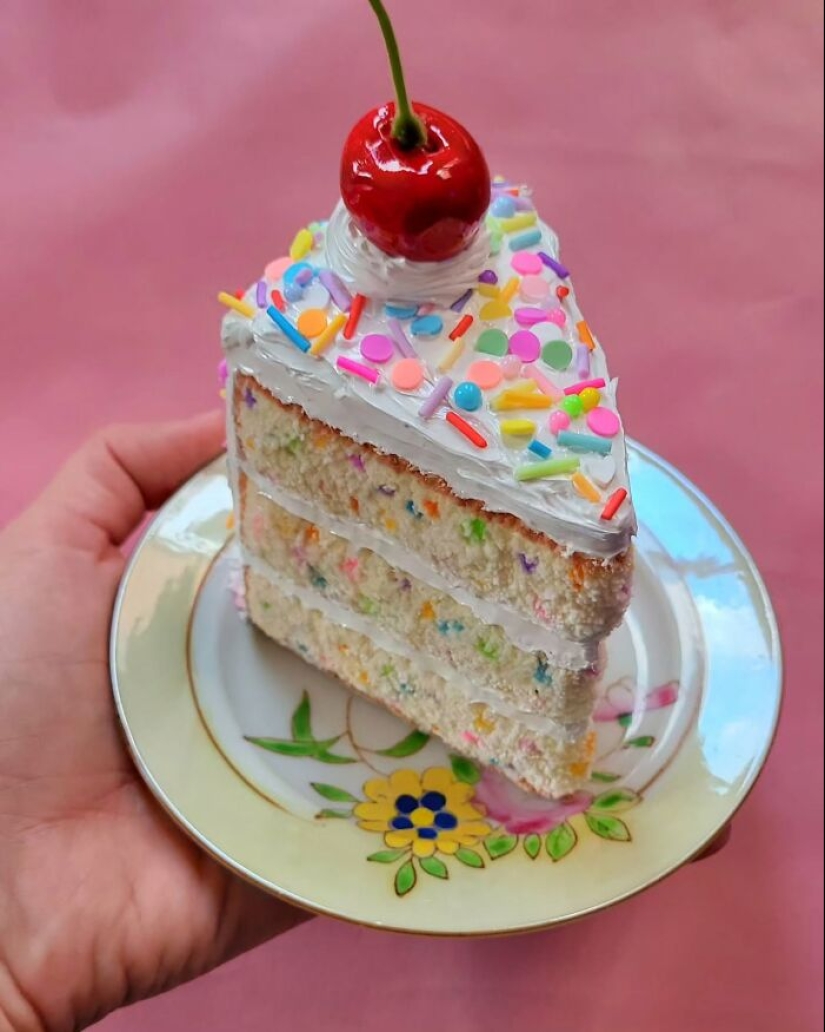 These Embroidered Desserts By Heather Ríos Might Make You Feel Hungry These Embroidered Desserts By Heather Ríos Might Make You Feel Hungry