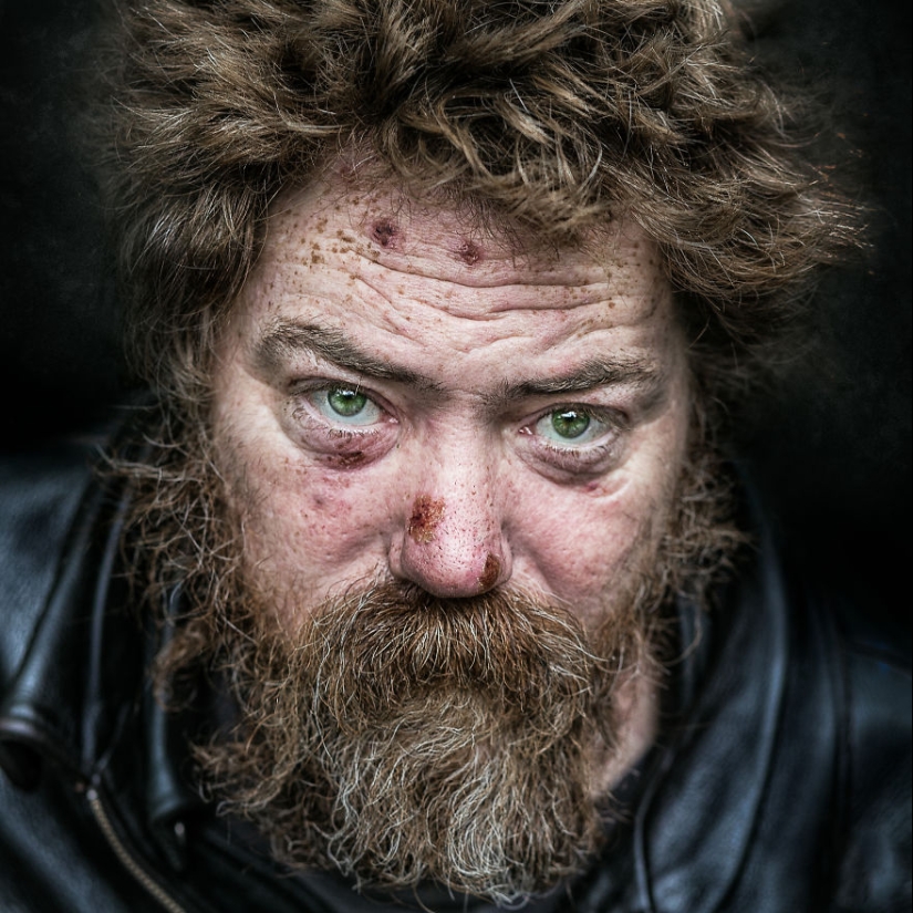 They also have a soul: photographer takes portraits of homeless people