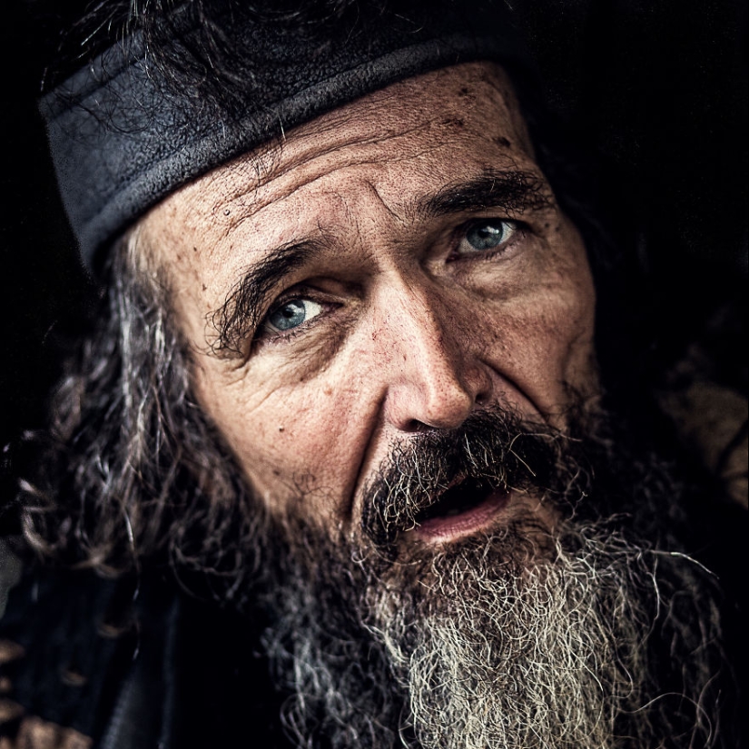They also have a soul: photographer takes portraits of homeless people