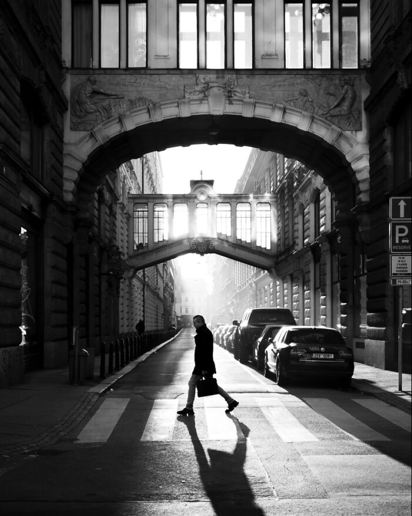 This Artist Captures Raw Energy Of Everyday Life In Black And White This Artist Captures Raw Energy Of Everyday Life In Black And White