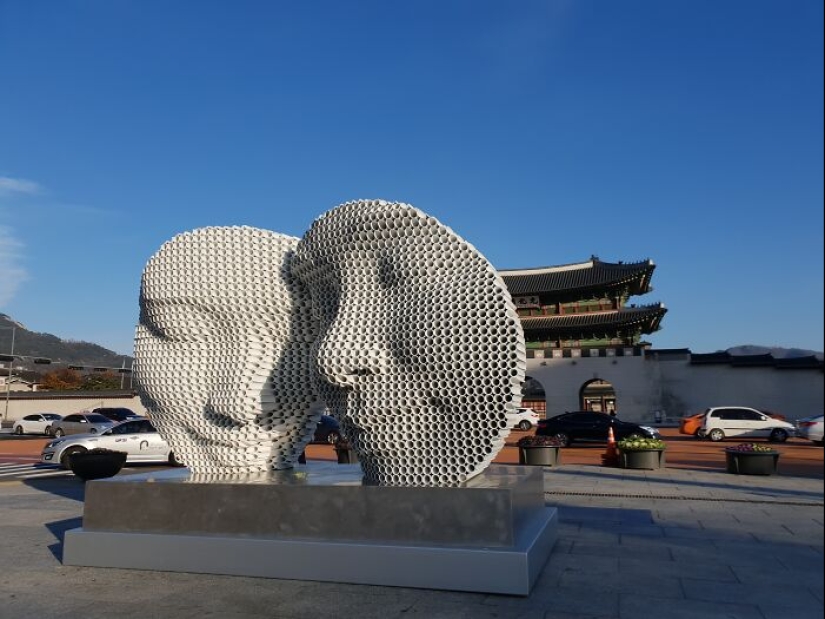 This Artist Creates Striking Metal Sculptures Using Stacked Pipes This Artist Creates Striking Metal Sculptures Using Stacked Pipes