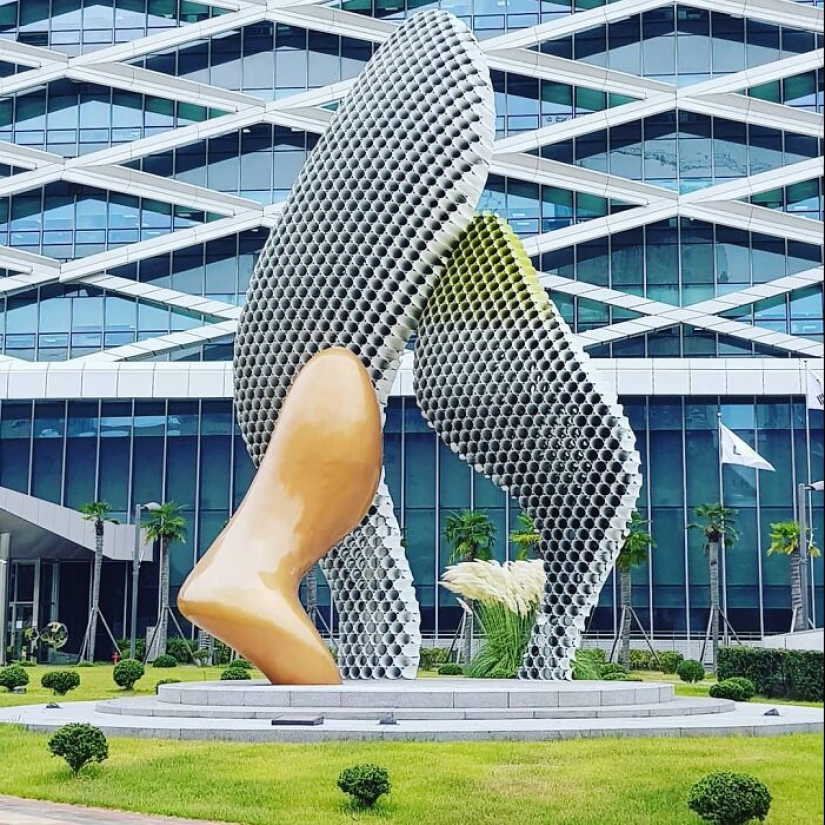 This Artist Creates Striking Metal Sculptures Using Stacked Pipes This Artist Creates Striking Metal Sculptures Using Stacked Pipes
