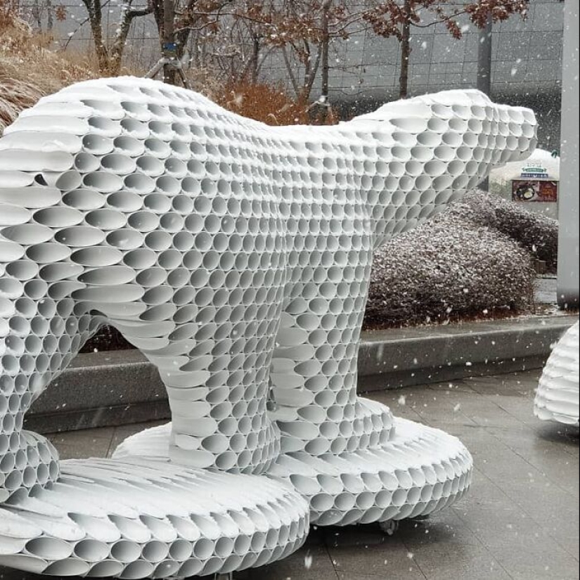 This Artist Creates Striking Metal Sculptures Using Stacked Pipes This Artist Creates Striking Metal Sculptures Using Stacked Pipes