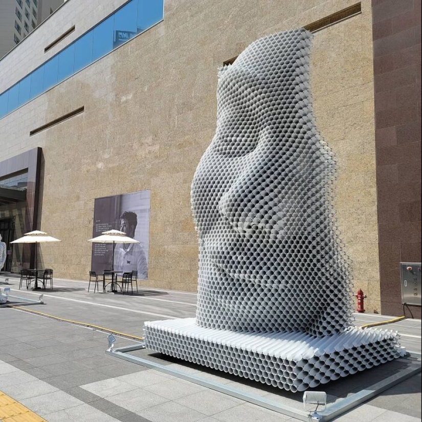 This Artist Creates Striking Metal Sculptures Using Stacked Pipes This Artist Creates Striking Metal Sculptures Using Stacked Pipes