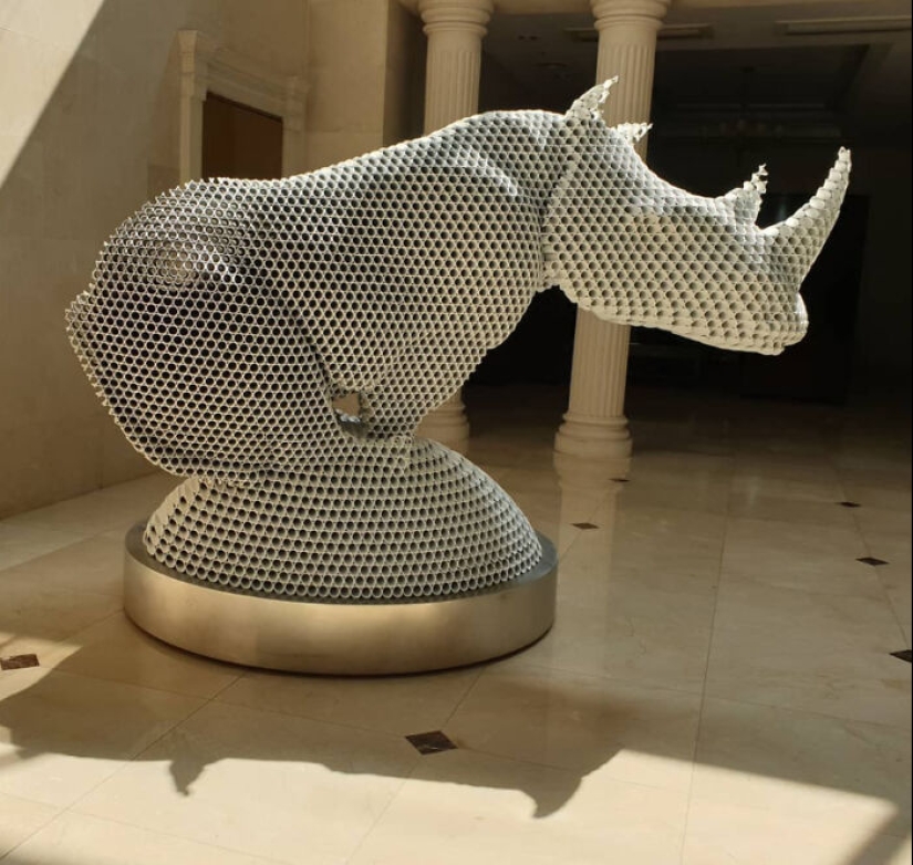 This Artist Creates Striking Metal Sculptures Using Stacked Pipes This Artist Creates Striking Metal Sculptures Using Stacked Pipes