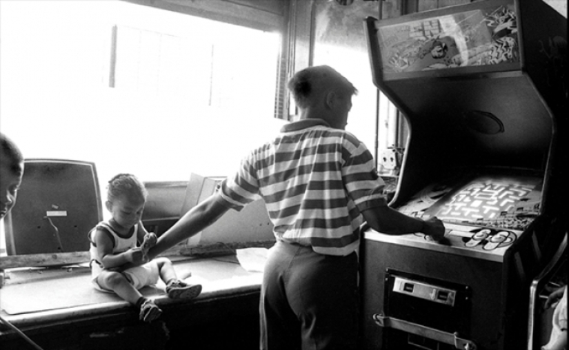 This city never sleeps - the very juice of New York streets of the late 20th century