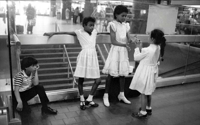 This city never sleeps - the very juice of New York streets of the late 20th century