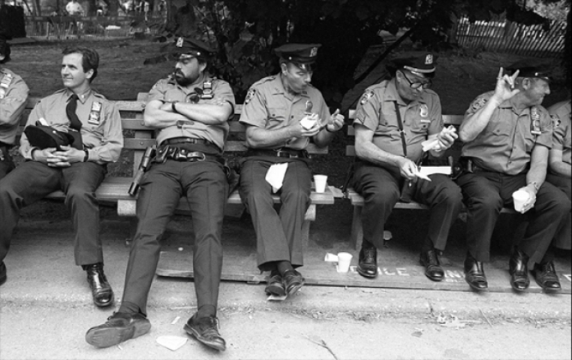 This city never sleeps - the very juice of New York streets of the late 20th century