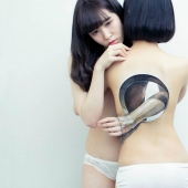 This Japanese artist draws holes and zippers for girls This Japanese artist draws holes and zippers for girls