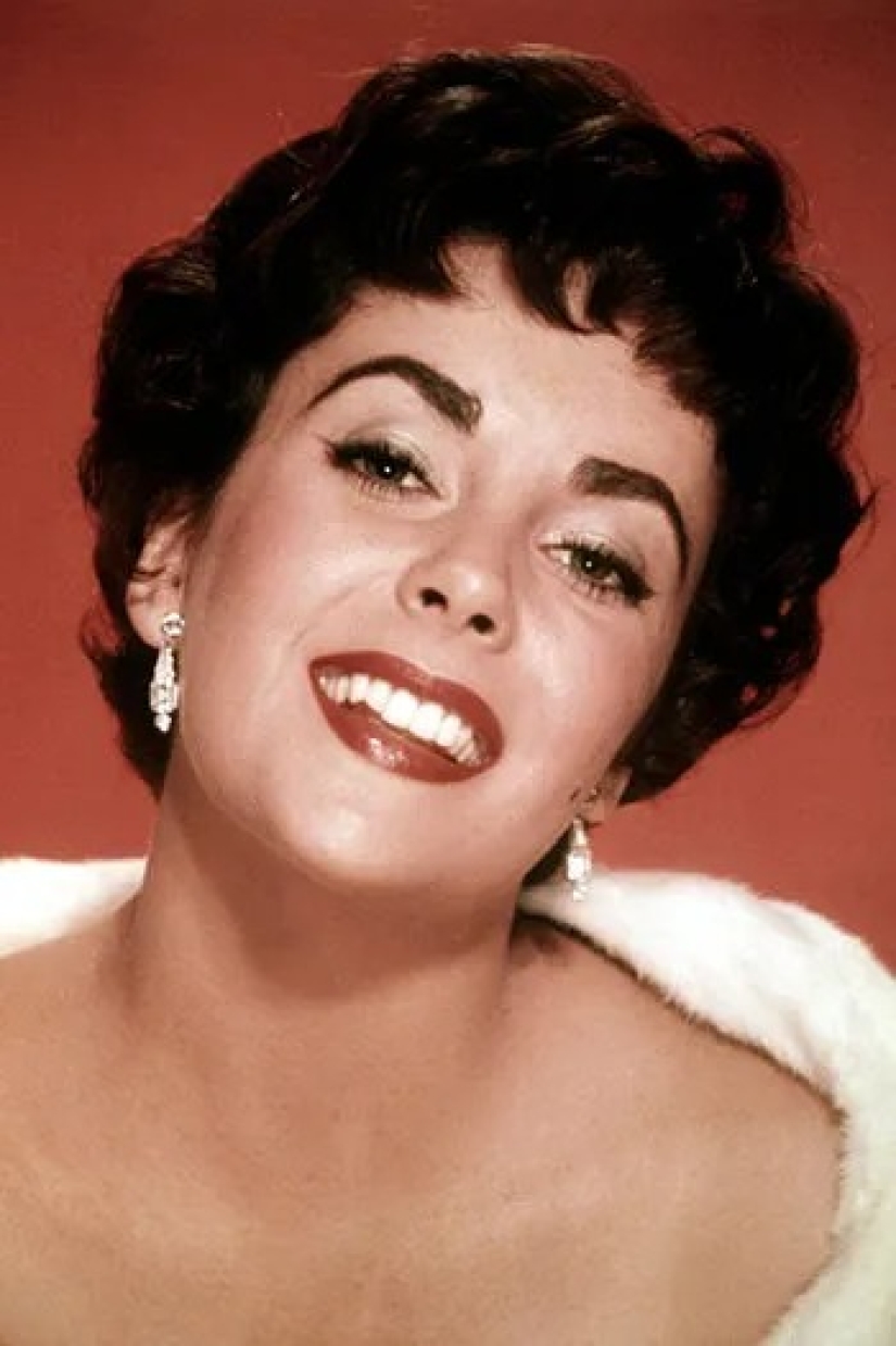 "Threads", arcs and ticks: the evolution of eyebrows from Marlene Dietrich to Cara Delevingne