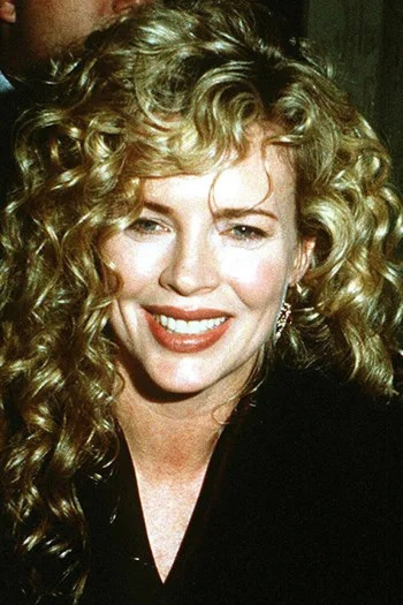 "Threads", arcs and ticks: the evolution of eyebrows from Marlene Dietrich to Cara Delevingne