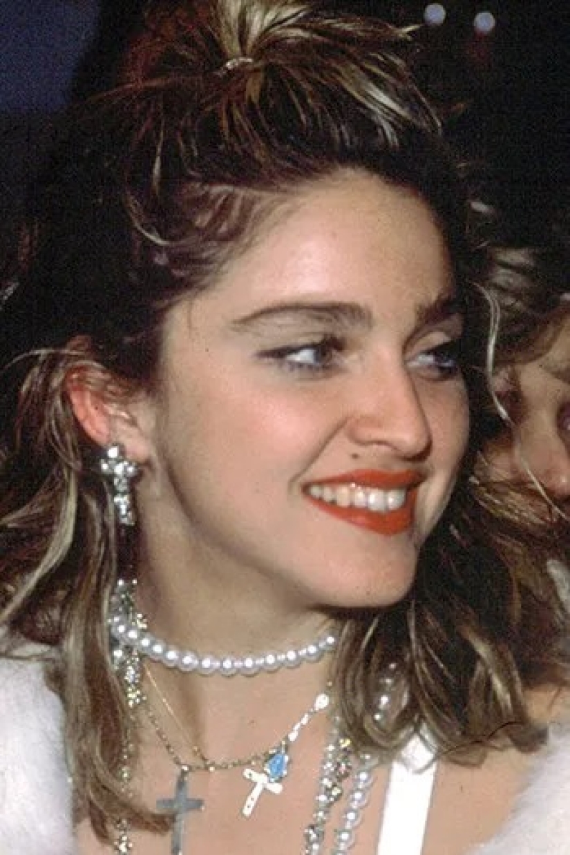 "Threads", arcs and ticks: the evolution of eyebrows from Marlene Dietrich to Cara Delevingne