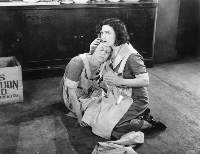 Tips for pregnant women of the past: from just ridiculous to outright harmful Tips for pregnant women of the past: from just ridiculous to outright harmful
