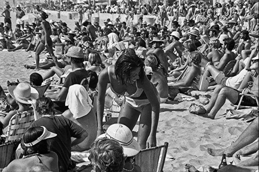 Tired of the sun: a hot summer day in 1970 at the famous Mission Beach